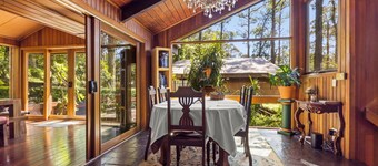 Vivian's Cottage. Pet Friendly!