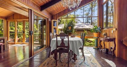 Dandenong Ranges 4BR Vintage Retreat. Pet Friendly!