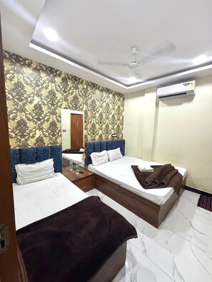 Deluxe Triple Room - hotel shree prem palace  (Ujjain)