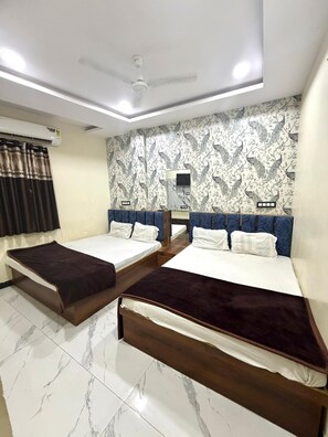 Deluxe Double or Twin Room - hotel shree prem palace (Ujjain)