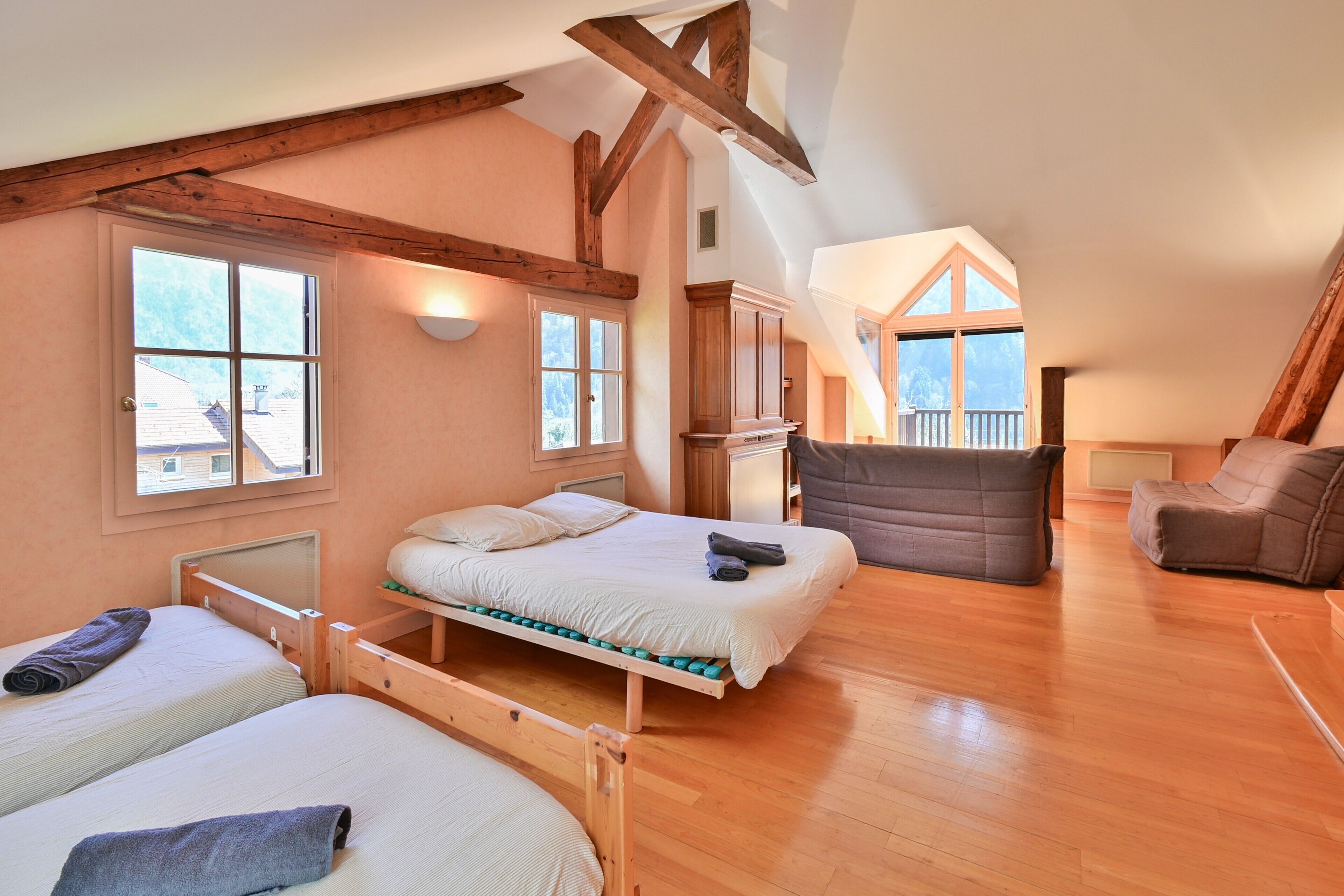 4 chambres, fer et planche à repasser, Wi-Fi, draps fournis