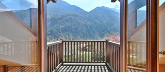 House with Garden for 6-12 Guests Near Lake Annecy and Mountains