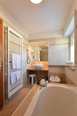 Double Room, Balcony, Garden View | Bathroom - HOTEL GRAN PARADIS (Campitello di Fassa)