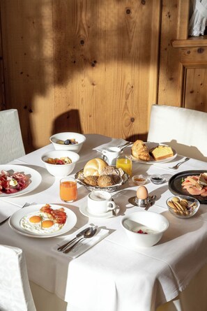Daily buffet breakfast for a fee - HOTEL GRAN PARADIS (Campitello di Fassa)