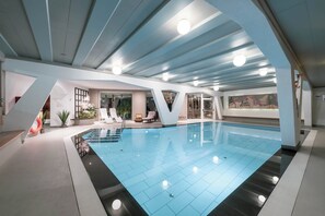 Indoor pool, outdoor pool, open 7:30 AM to 7:30 PM, pool umbrellas - HOTEL GRAN PARADIS (Campitello di Fassa)