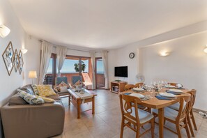 Dining - Apartment 'Estilo El Higuerón' with Sea View, Wi-Fi, and Air Conditioning (Benalmádena)