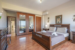 3 bedrooms, iron/ironing board, WiFi, bed sheets - Villabayviewcrete, A Luxurious Way to Meet Crete With Breathtaking View at Hersonissos (Hersonissos)