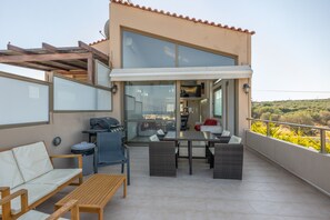 Outdoor dining - Villabayviewcrete, A Luxurious Way to Meet Crete With Breathtaking View at Hersonissos (Hersonissos)