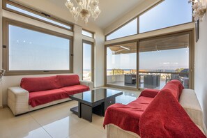 TV, ping pong - Villabayviewcrete, A Luxurious Way to Meet Crete With Breathtaking View at Hersonissos (Hersonissos)