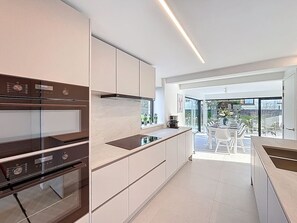 Fridge, microwave, oven, stovetop - Villa Pomone - Sint-Idesbald (Koksijde) (Koksijde)