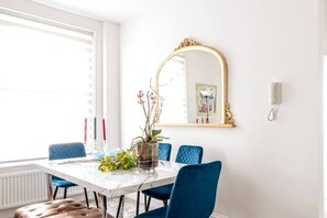 House - Chelsea 5BR Family Home Walk to Earl s Court Tube (London)