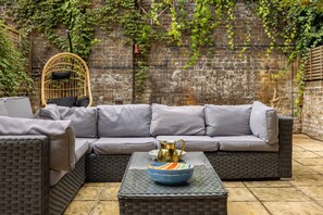 Apartment - Earl s Court 1BR Private Terrace Walk to Tube (London)