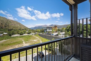 Property grounds - Mountain View Exchange (Queenstown)