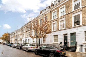 Room - Earl s Court Chelsea 2BR Luxury Apartment Tube (London)