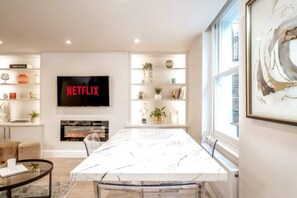 Room - Earl s Court Chelsea 2BR Luxury Apartment Tube (London)