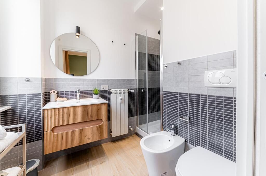 Deluxe Double Room, Balcony, City View | Bathroom | Shower, free toiletries, hair dryer, bidet