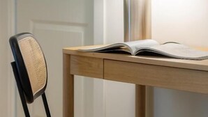 ห้องดีลักซ์ดับเบิล, ระเบียง, วิวเมือง | ภายใน