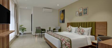 Executive Room, Balcony, City View | In-room safe, desk, laptop workspace, blackout drapes
