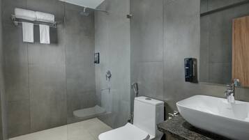 Shower, rainfall showerhead, free toiletries, hair dryer
