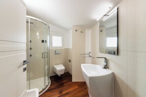 Shower, bidet, towels - Pizzuta Country House (Noto)