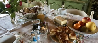 Les Hortensias Guest Room – Tranquil Stay in the Corrèze Countryside