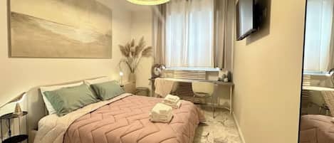 1 bedroom, desk, free WiFi, bed sheets