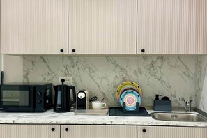 Private kitchen - Elegance & Comfort Steps from Bergamo Center (Bergamo)