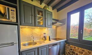 Fridge, microwave, stovetop, dishwasher - Cottage Les Châtaigniers - 10km from Honfleur - 4 People (Manneville-la-Raoult)
