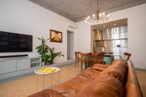 Living area - Sonnino 17 Luxury Apartment (Cagliari)