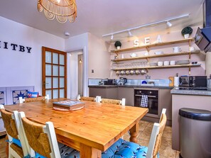 Microwave, oven, dishwasher, high chair - Wonderful  villa for 6 people with WIFI (Whitby)