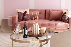 TV - Rosa Vida • 2 Stylish BRs • Walk to Beaches & Croisettes (Cannes)
