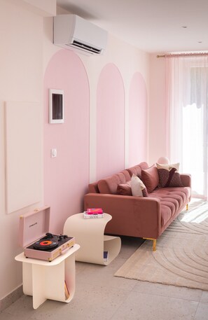 TV - Rosa Vida • 2 Stylish BRs • Walk to Beaches & Croisettes (Cannes)