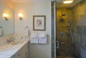 Shower, hair dryer, towels - BAYBERRY COTTAGE - Town of Cushing (Cushing)