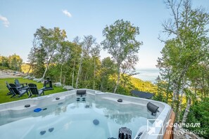 Bain à remous extérieur