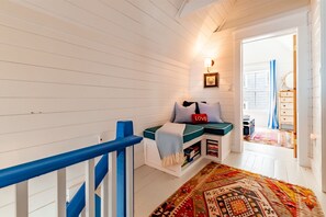 Interior - CROW`S NEST - Town of Northport - Bayside Village (Northport)