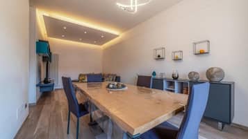 Appartement Deluxe, balcon, vue cour intérieure | Restauration