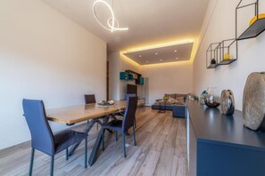 Apartamento Deluxe, balcón, vistas al patio | Restauración
