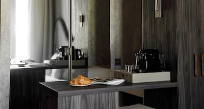 Notre Dame Hotel - Self Check-in