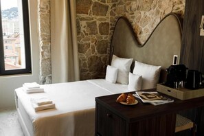 Free WiFi, bed sheets - Notre Dame Hotel - Self Check-in (Nice)