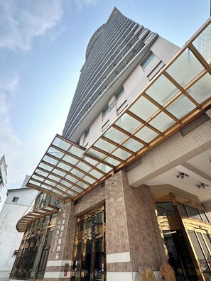 Exterior detail - Island Hearth Sun Moon Lake Hotel (Yuchi)