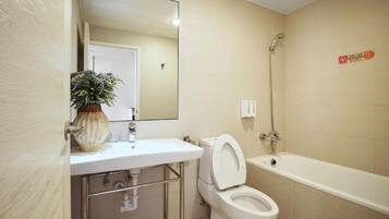 Basic Double Room, City View | Bathroom