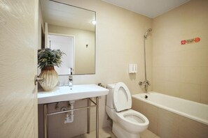 Basic Double Room, City View | Bathroom - Island Hearth Sun Moon Lake Hotel (Nantou County)