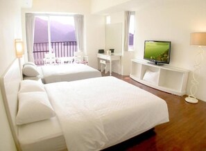 Habitación cuádruple Deluxe, vista al lago