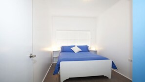 3 slaapkamers, een strijkplank/strijkijzer, gratis wifi, beddengoed