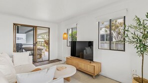 Smart TV - Lennox Beach Shack - Located in Lennox Village on the Beach (Lennox Head)