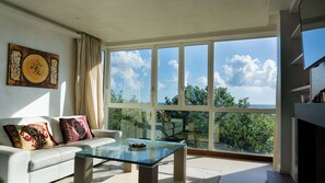 Smart TV - Gorgeous Penthouse with sea and mountain views - just 200 meters from the beach (lido di camaiore)