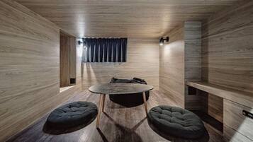 Basic Quadruple Room, Multiple Beds | Interior