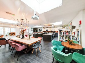 Dining - Prime Backpackers Angel (London)