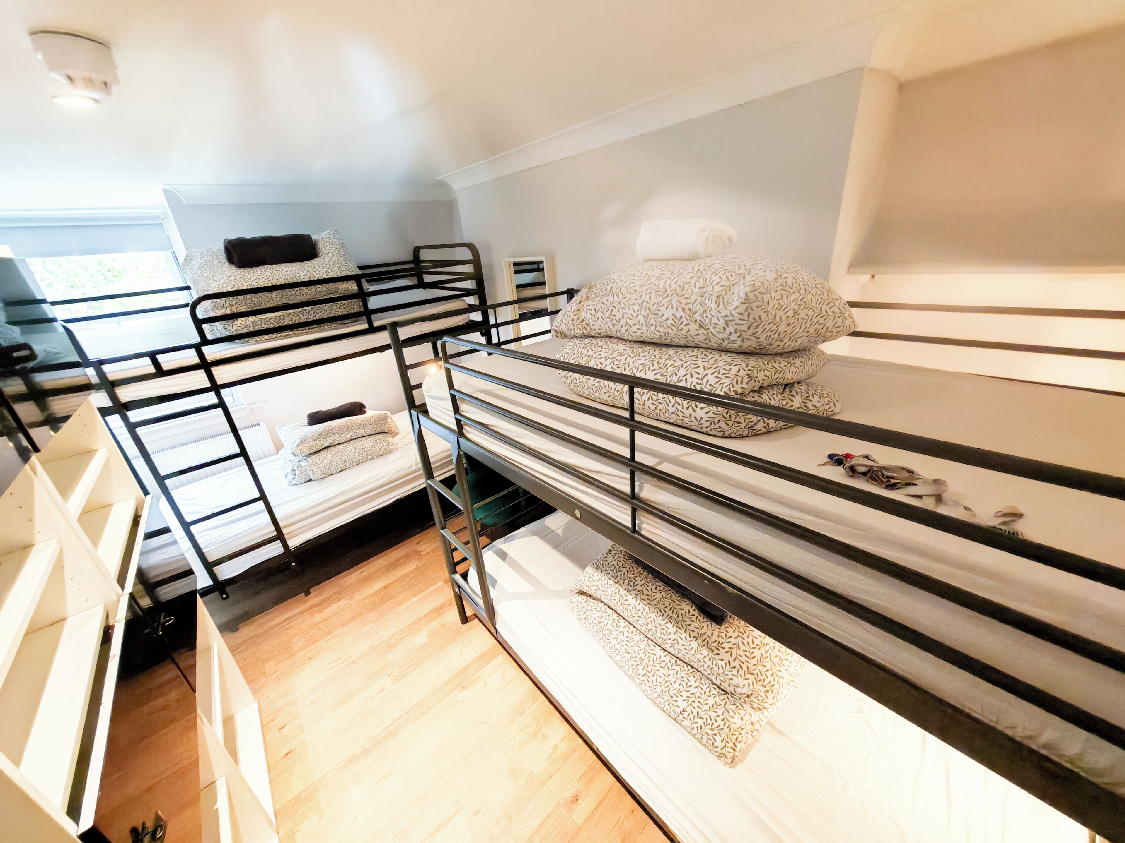 Shared Dormitory, Mixed Dorm, Non Smoking, Housekeeping | Iron/ironing board, free WiFi