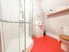 Shower, hair dryer, toilet paper - Prime Backpackers Angel (London)